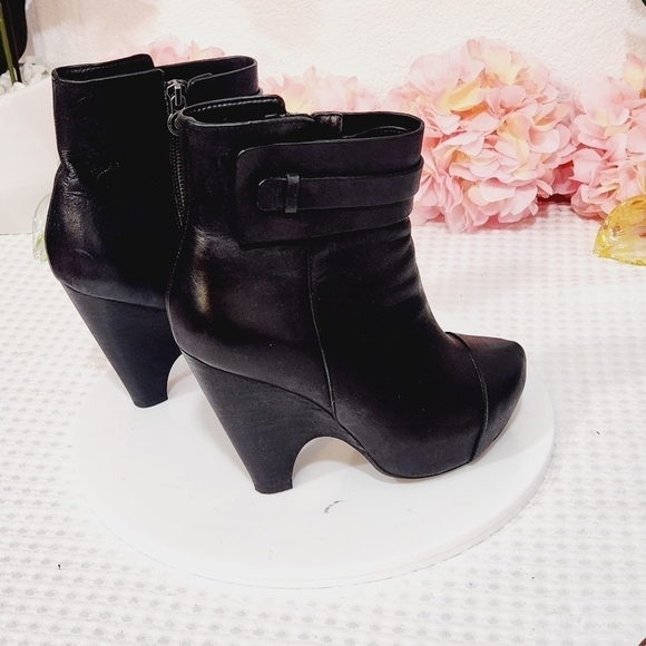 MAX STUDIO  -  Black Nestor Leather Boot  -  SZ 6.5M - Picture 5 of 11